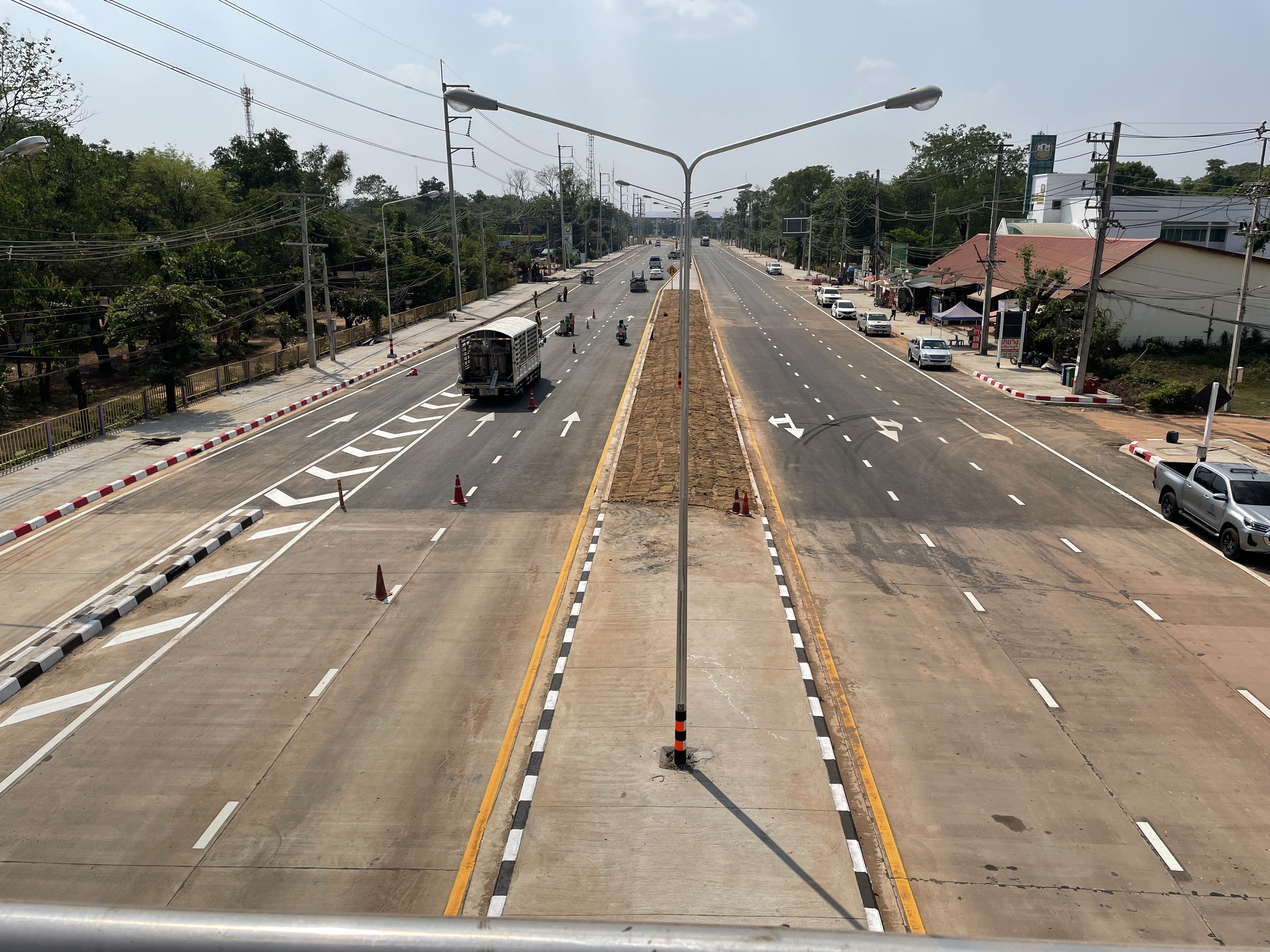 โครงการก่อสร้างโครงข่ายทางหลวงแผ่นดินประจำปีงบประมาณ พ.ศ.2568 รหัสงาน 11700 กิจกรรมก่อสร้างเพิ่มประสิทธิภาพทางหลวง ทางหลวงหมายเลข 202 ตอน หนองผือ- เขมราฐ ระหว่าง กม.388+580 - กม.389+636 (รวมทางแยกเขมราษฎร์ธานี) ปริมาณงาน 1 แห่ง